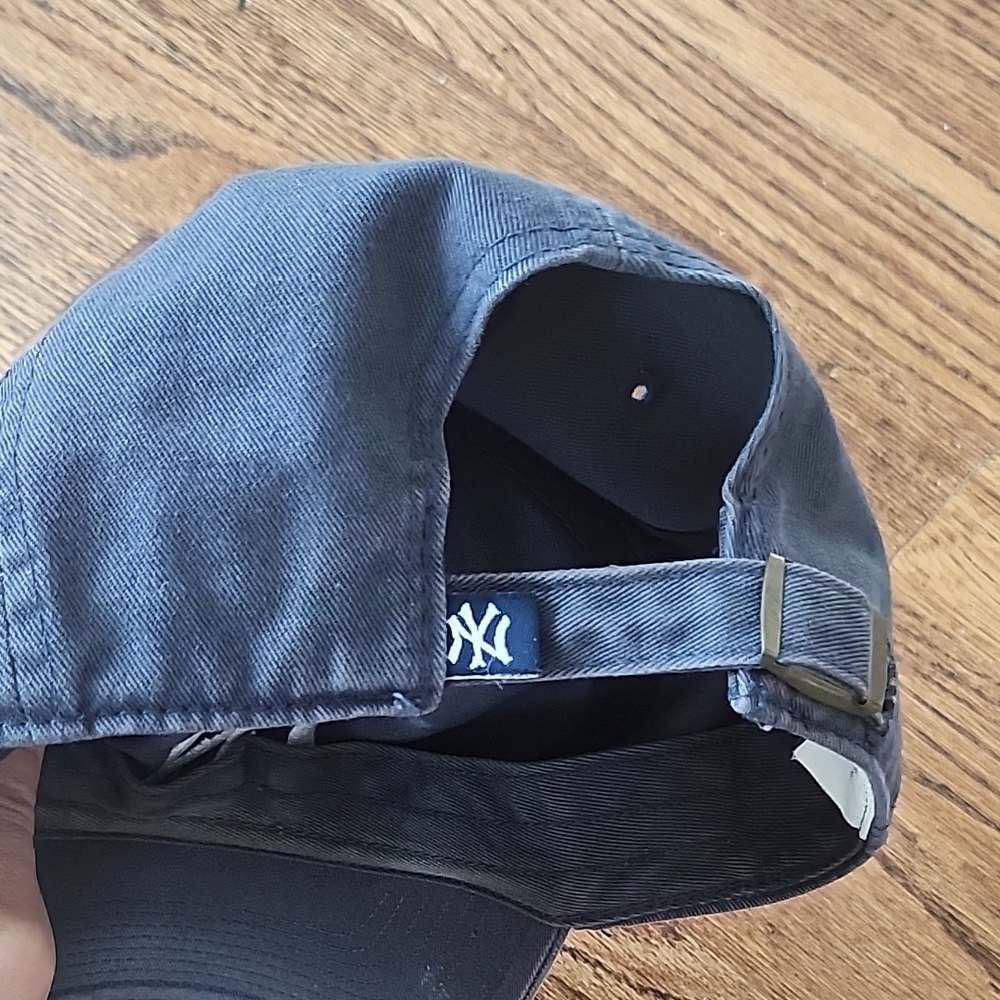 NY Yankees Blue Baseball Cap with White Logo - Picture 2 of 3